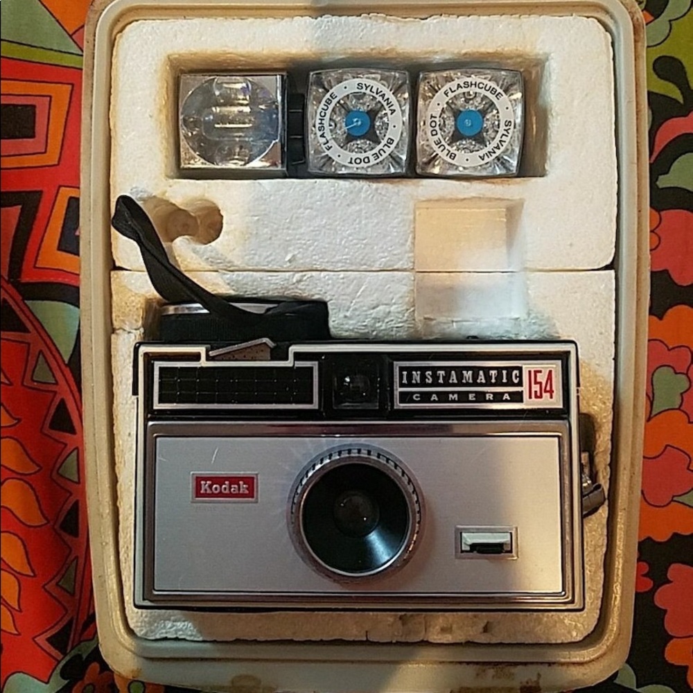 INSTAMATIC KODAK CAMERA